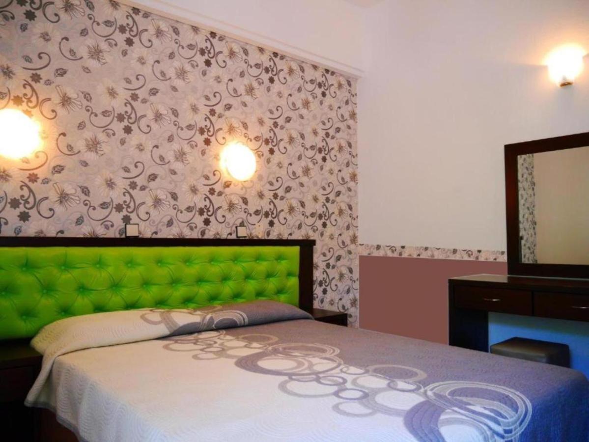 Blue Bay Beach Hotel Коініра Екстер'єр фото