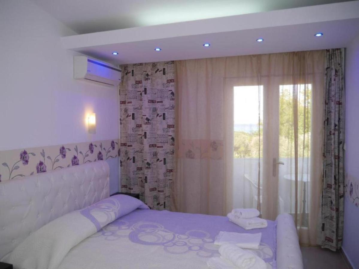 Blue Bay Beach Hotel Коініра Екстер'єр фото