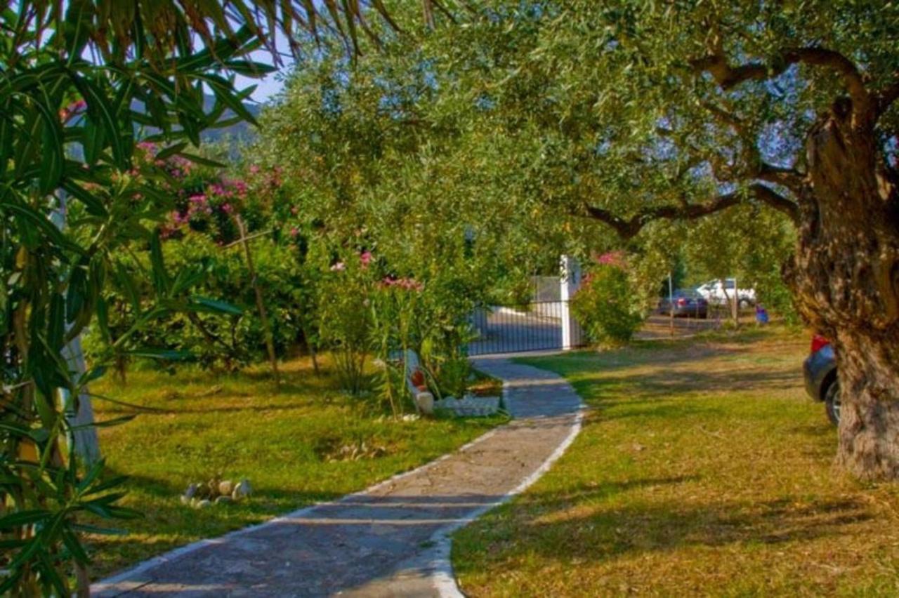 Blue Bay Beach Hotel Коініра Екстер'єр фото