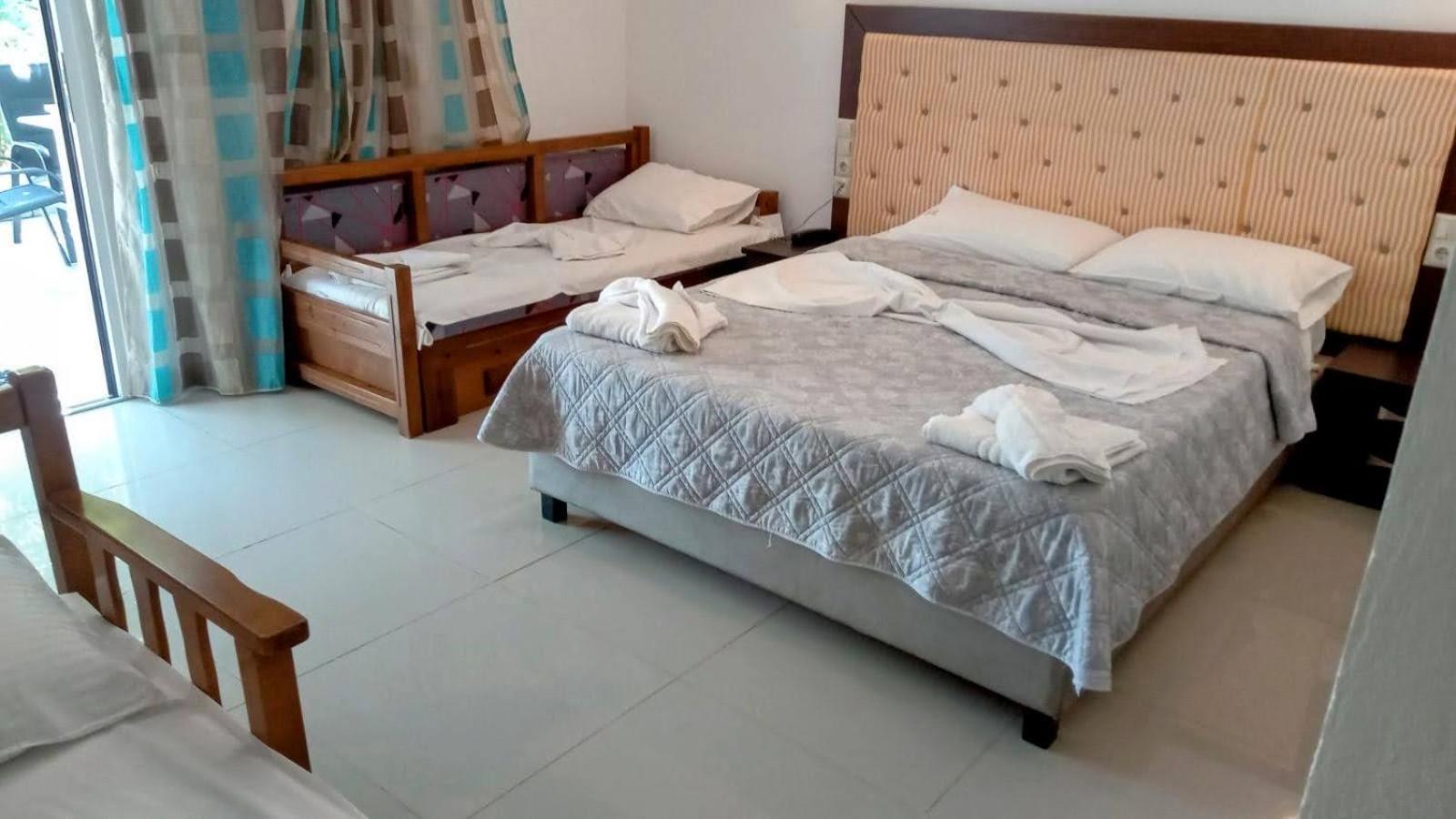 Blue Bay Beach Hotel Коініра Екстер'єр фото